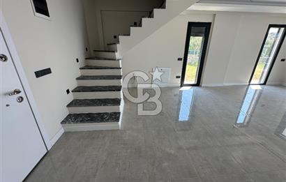 Çeşme Germiyanda Deniz Manzaralı Havuzlu 3+1 Müstakil Villa