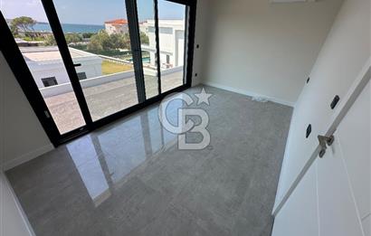 Çeşme Germiyanda Deniz Manzaralı Havuzlu 3+1 Müstakil Villa
