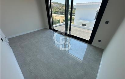 Çeşme Germiyanda Deniz Manzaralı Havuzlu 3+1 Müstakil Villa