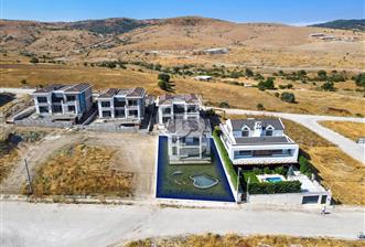 CB EAGLE'dan KARESİ Y.MAHALLEDE VİLLALAR BÖLGESİNDE SATILIK ARSA