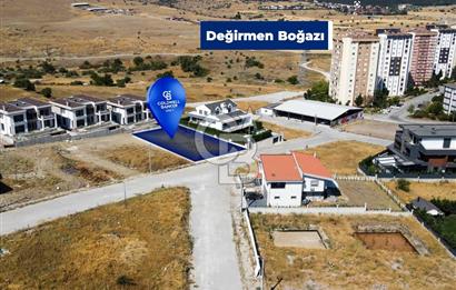 CB EAGLE'dan KARESİ Y.MAHALLEDE VİLLALAR BÖLGESİNDE SATILIK ARSA