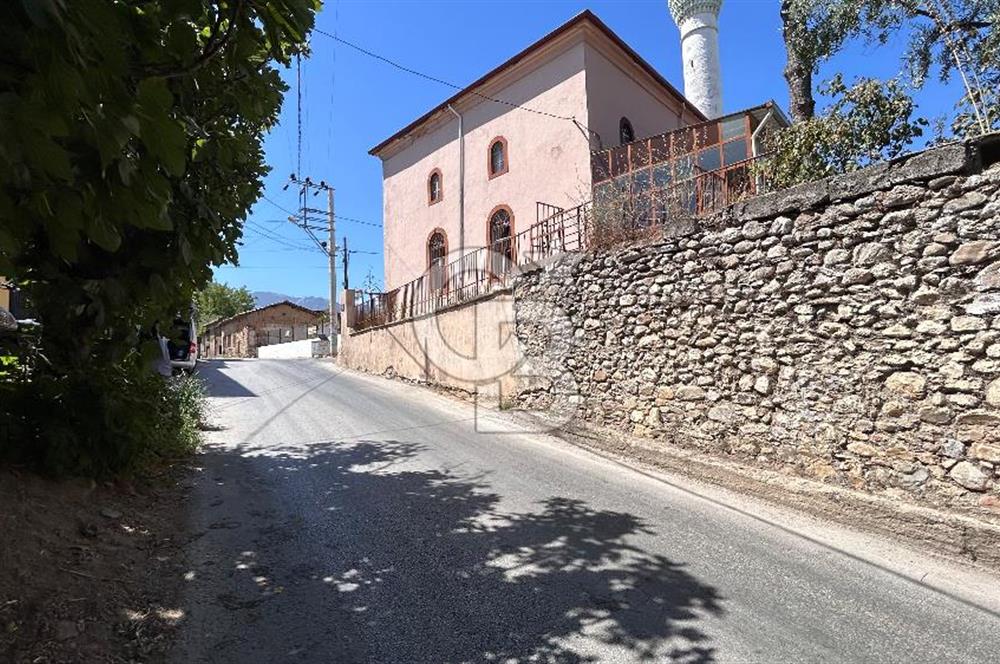 AŞAĞIKIZILCA’DA KİRALIK İKİ KATLI BAHÇELİ MÜSTAKİL EV