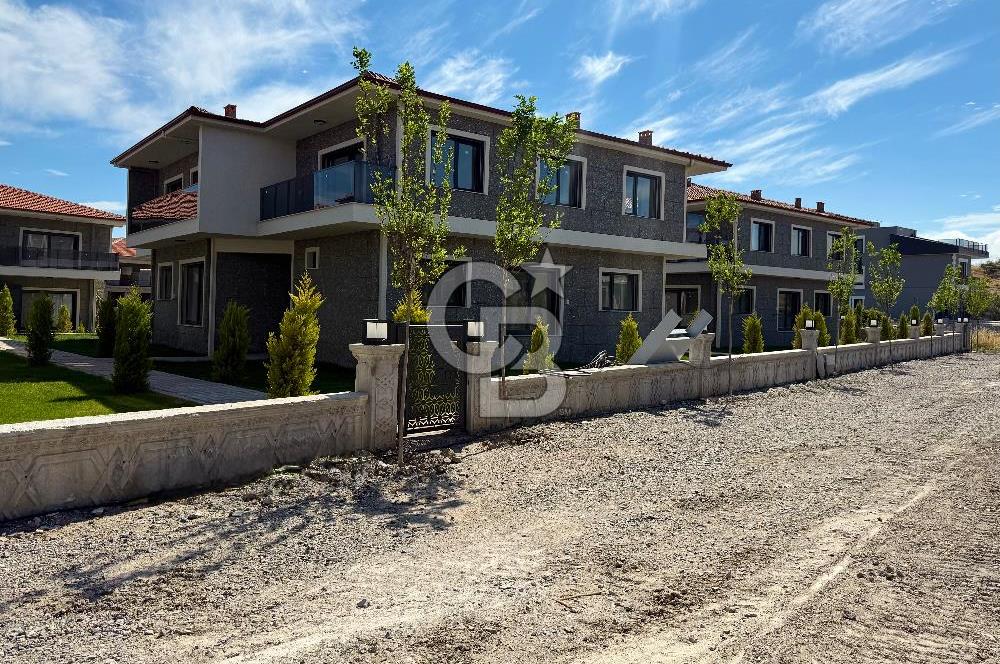 ÇANDARLI MERKEZDE  SİTE İÇİNDE SIFIR 1+1  SATILIK DAİRE