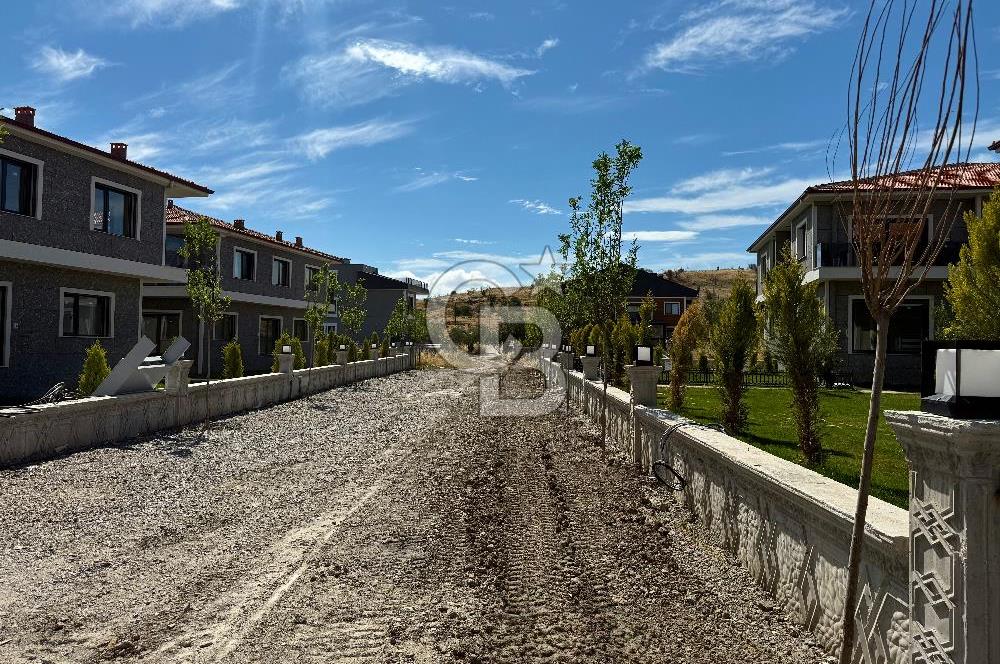 ÇANDARLI MERKEZDE  SİTE İÇİNDE SIFIR 1+1  SATILIK DAİRE