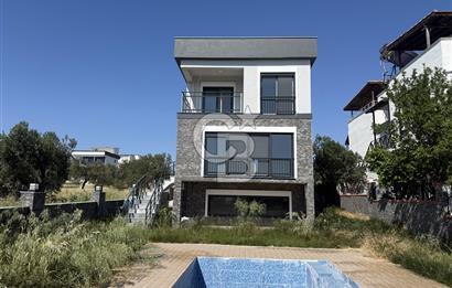 Deniz Manzaralı Plaja 2 Dakika Mesafede Satılık Lüks Villa