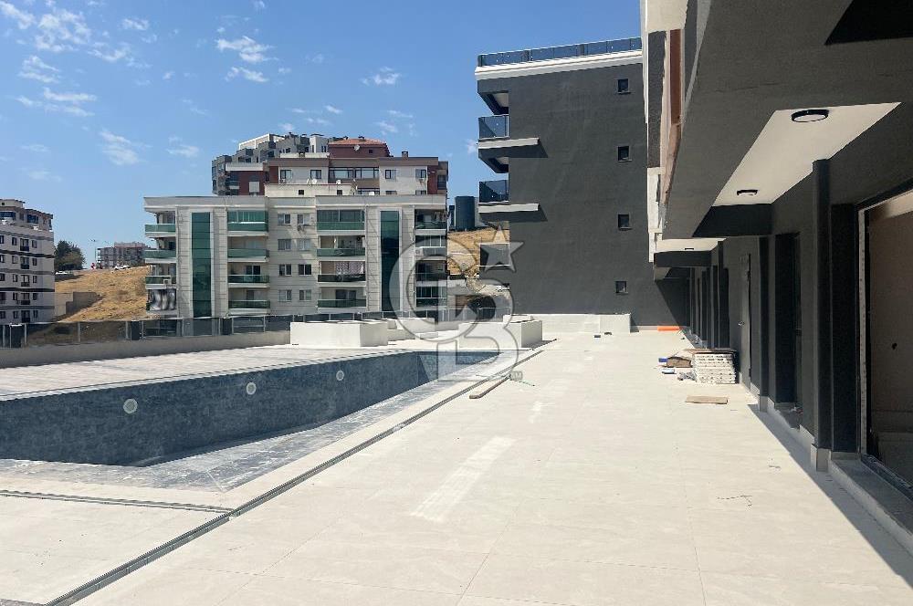 Küçükçiğli Atlas Life Sitesinde 1+1 Satılık Havuz Cephe Daire