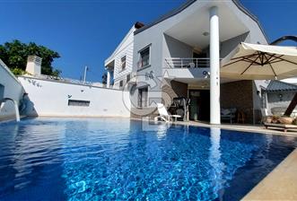 ÇEŞME ŞİFNE DE TADİLATLI HAVUZLU SATILIK 3+1 VİLLA