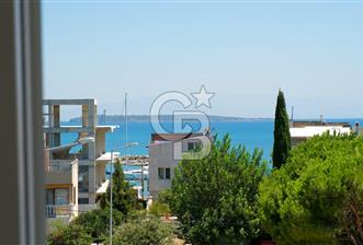 Çeşmealtı nda deniz manzaralı satılık villa