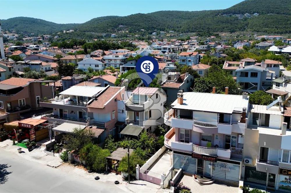 Çeşmealtı nda deniz manzaralı satılık villa