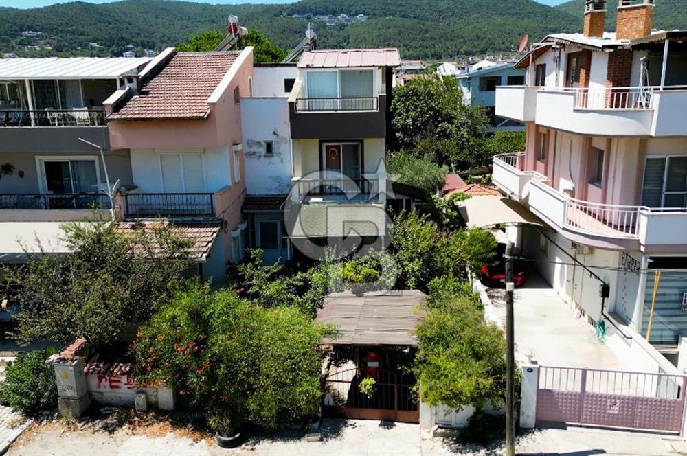 Çeşmealtı nda deniz manzaralı satılık villa