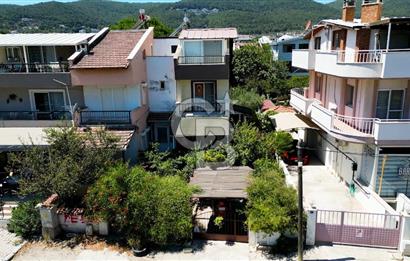 Çeşmealtı nda deniz manzaralı satılık villa