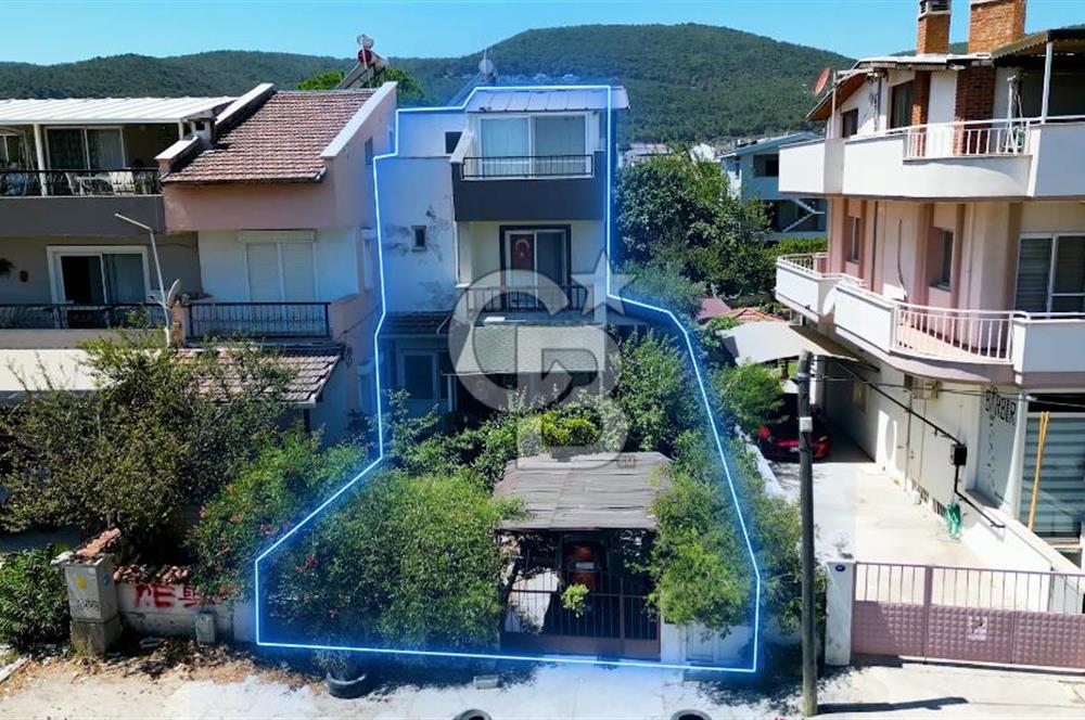 Çeşmealtı nda deniz manzaralı satılık villa
