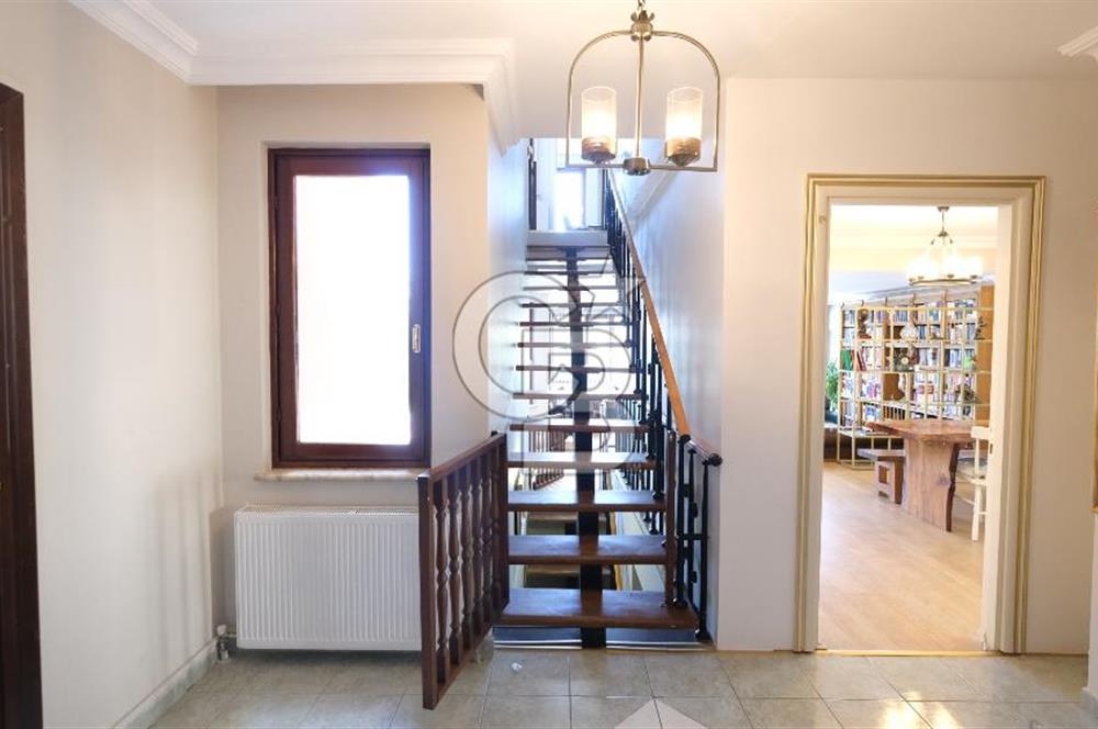 Dikmen Vadisinde Konut ve İşyerine Uygun Doğayla İç İçe Bahçe Kullanımlı Triblex Daire