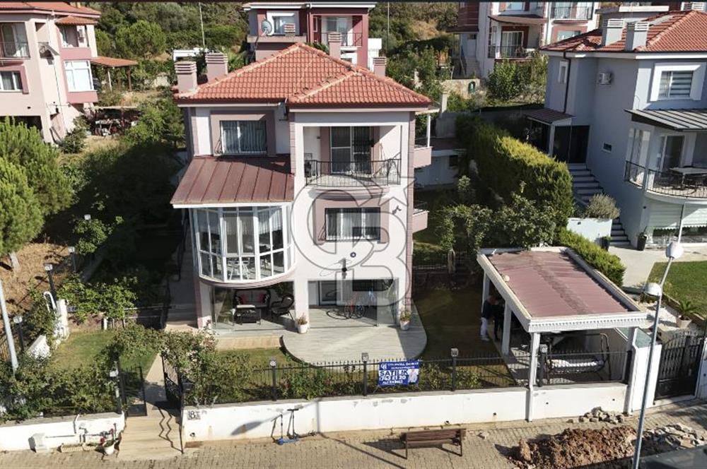 GÜZELBAHÇE YELKİ'DE MÜSTAKİL BAHÇELİ SATILIK VİLLA