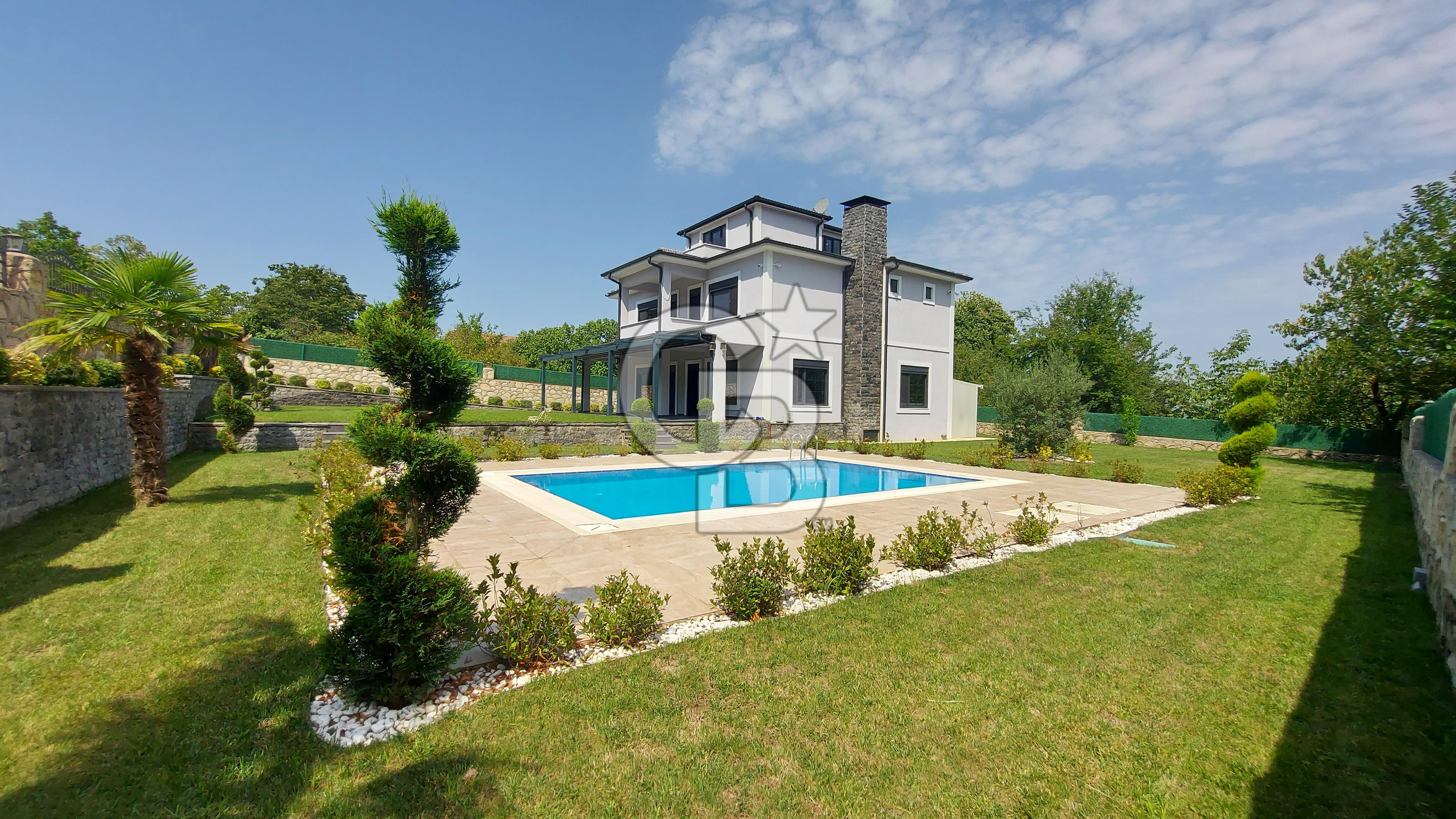 KARTEPE DERBENT SATILIK DOĞA İÇİNDE 6+1 MÜSTAKİL VİLLA