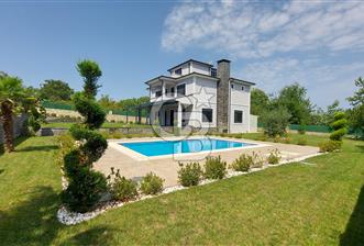 KARTEPE DERBENT SATILIK DOĞA İÇİNDE 6+1 MÜSTAKİL VİLLA