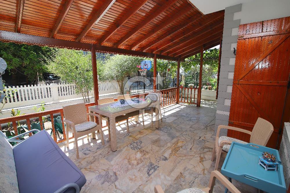 Urla Kalabak'ta Deniz Manzaralı Tam Müstakil 4+1 Villa Satılık