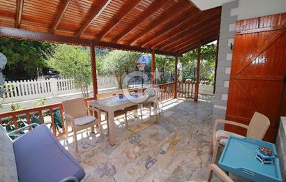 Urla Kalabak'ta Deniz Manzaralı Tam Müstakil 4+1 Villa Satılık