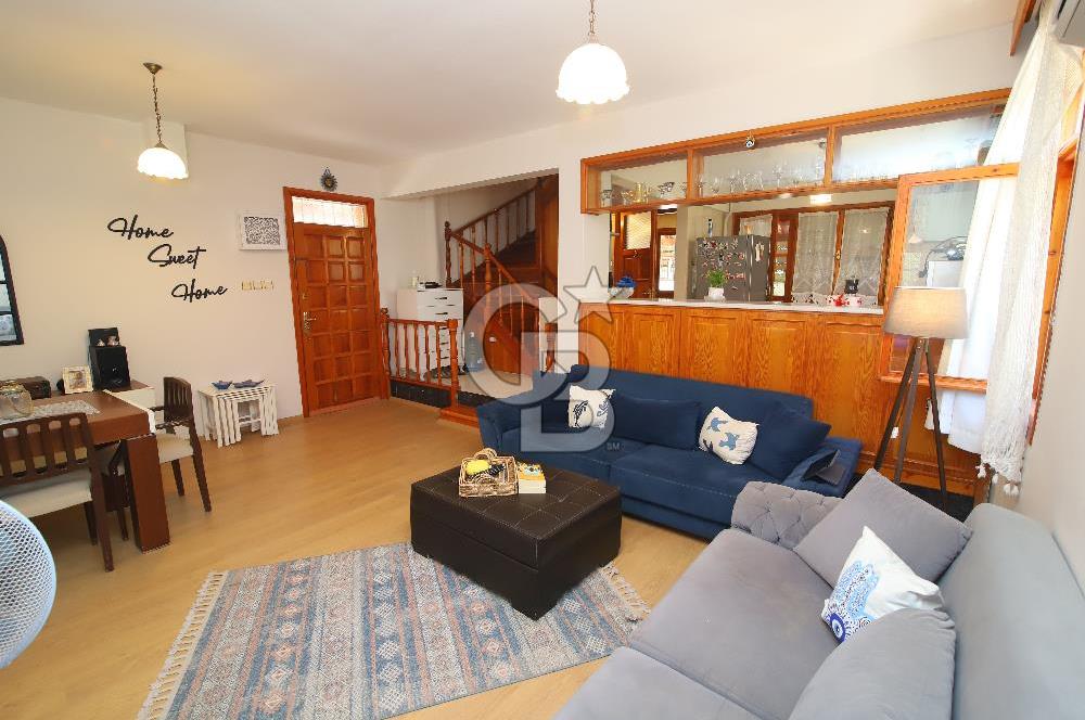 Urla Kalabak'ta Deniz Manzaralı Tam Müstakil 4+1 Villa Satılık