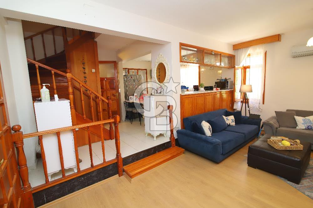 Urla Kalabak'ta Deniz Manzaralı Tam Müstakil 4+1 Villa Satılık