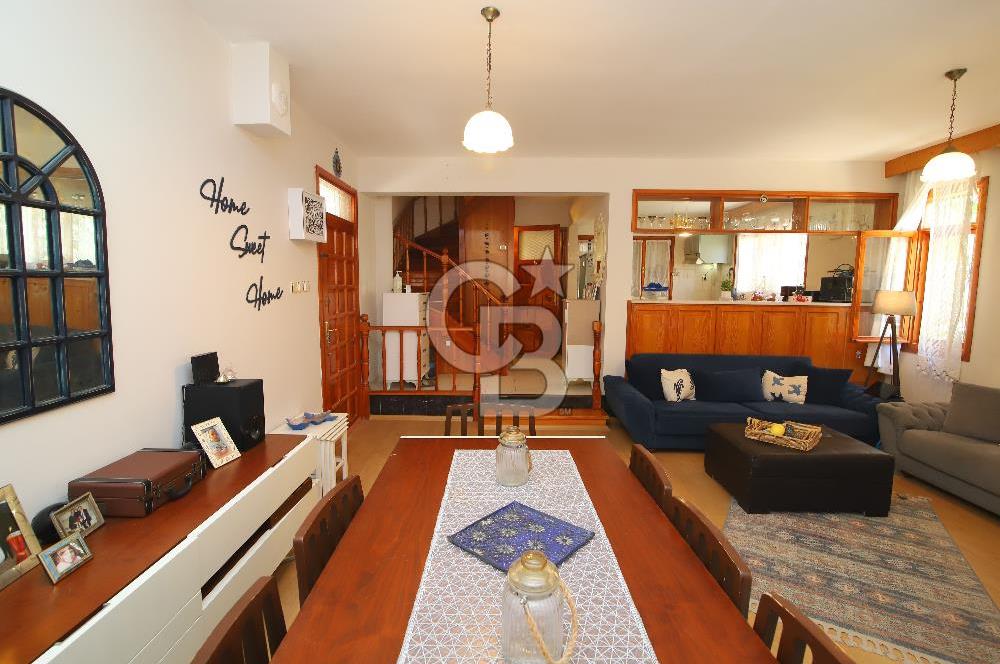 Urla Kalabak'ta Deniz Manzaralı Tam Müstakil 4+1 Villa Satılık