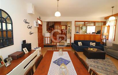 Urla Kalabak'ta Deniz Manzaralı Tam Müstakil 4+1 Villa Satılık