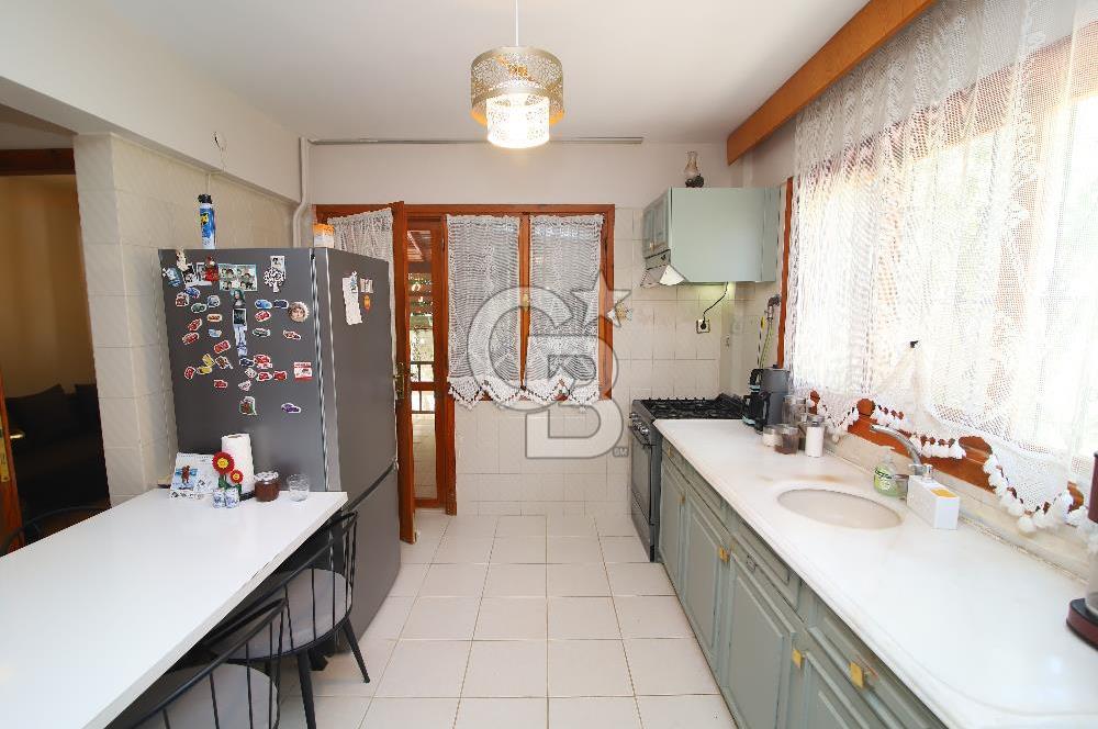 Urla Kalabak'ta Deniz Manzaralı Tam Müstakil 4+1 Villa Satılık