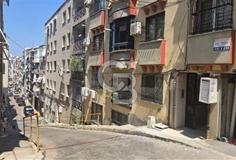 Konak Güzelyalı'da Satılık Merkezi Konum 3+1 Satılık Daire