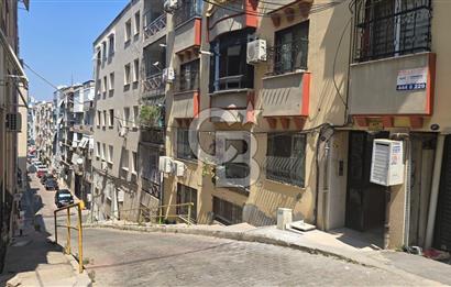Konak Güzelyalı'da Satılık Merkezi Konum 3+1 Satılık Daire