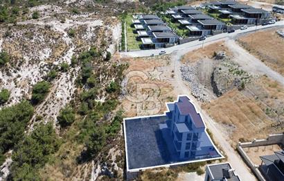 Mordoğan Kamukent Sitesi'nde 6+2 Tam Müstakil Villa