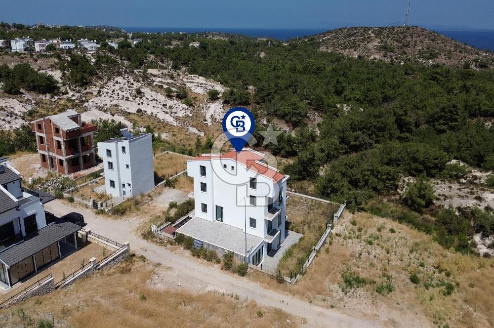 Mordoğan Kamukent Sitesi'nde 6+2 Tam Müstakil Villa