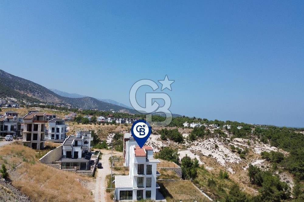 Mordoğan Kamukent Sitesi'nde 6+2 Tam Müstakil Villa