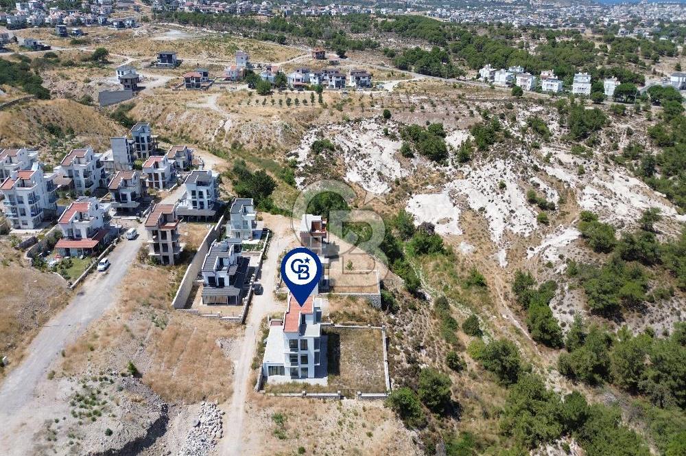 Mordoğan Kamukent Sitesi'nde 6+2 Tam Müstakil Villa