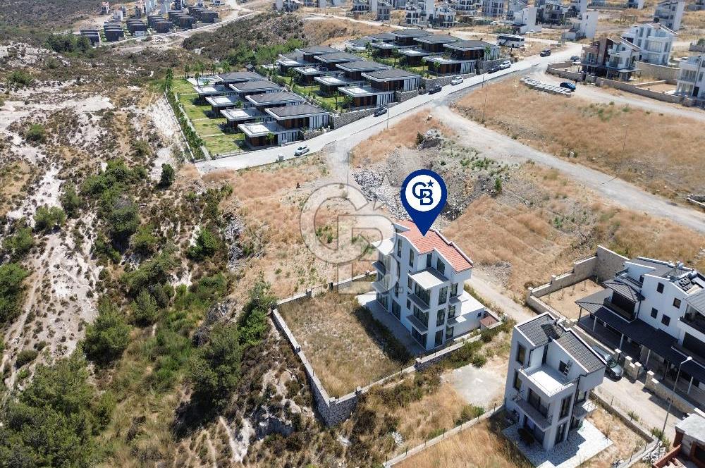 Mordoğan Kamukent Sitesi'nde 6+2 Tam Müstakil Villa