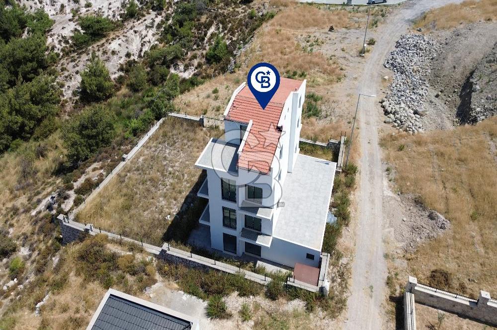 Mordoğan Kamukent Sitesi'nde 6+2 Tam Müstakil Villa