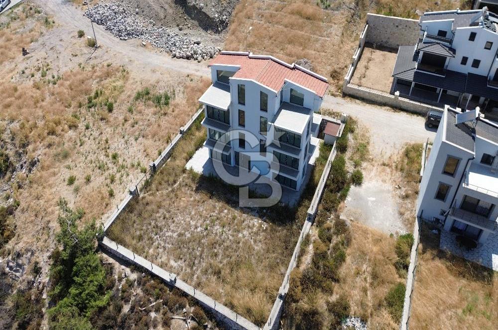 Mordoğan Kamukent Sitesi'nde 6+2 Tam Müstakil Villa