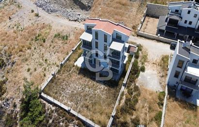 Mordoğan Kamukent Sitesi'nde 6+2 Tam Müstakil Villa