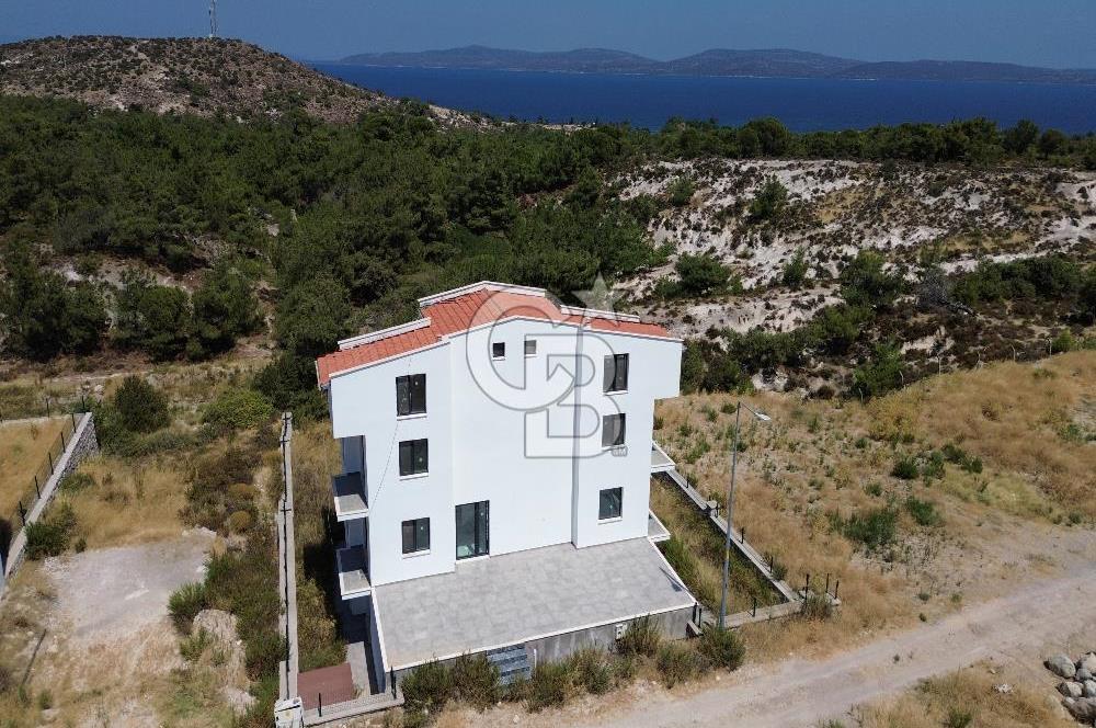 Mordoğan Kamukent Sitesi'nde 6+2 Tam Müstakil Villa