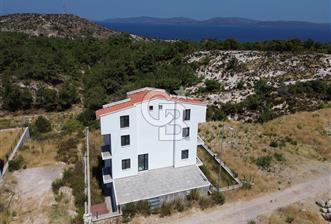 Mordoğan Kamukent Sitesi'nde 6+2 Tam Müstakil Villa