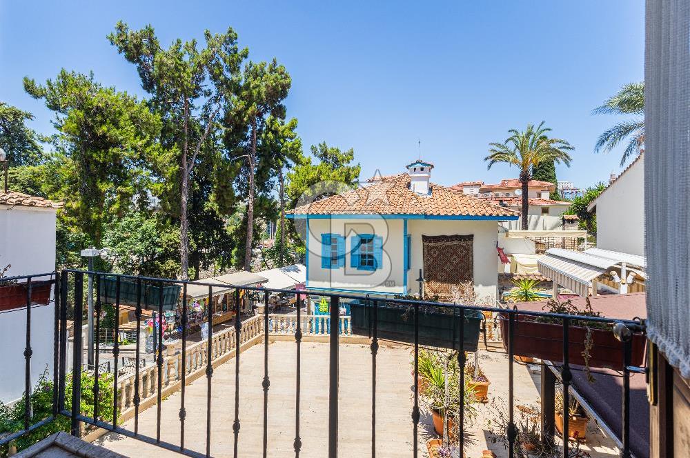 Antalya Kaleiçi'nde 3 katlı satılık mülk