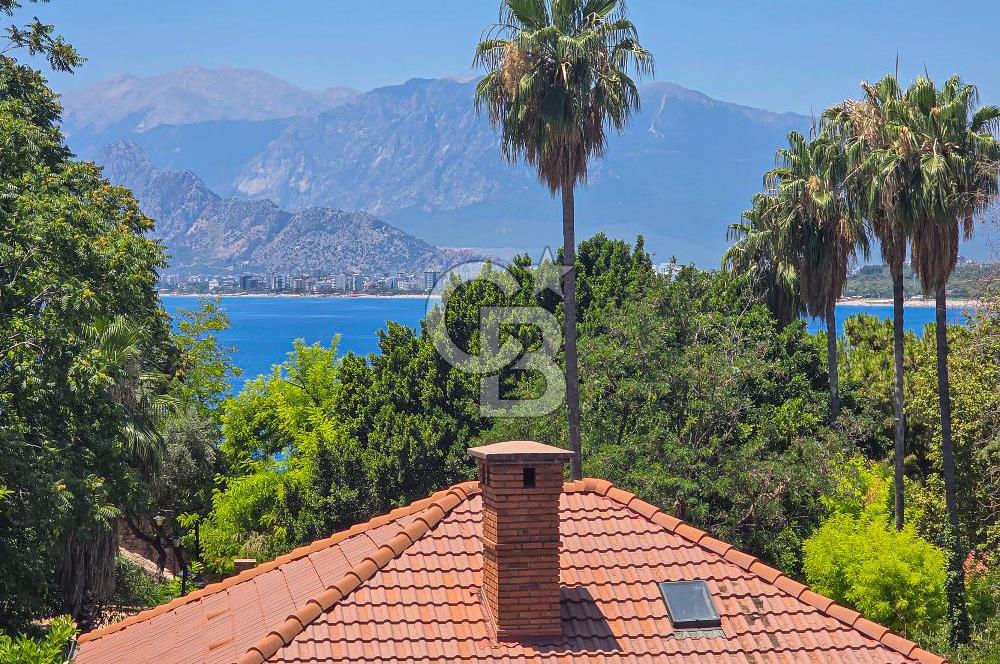 Antalya Kaleiçi'nde 3 katlı satılık mülk