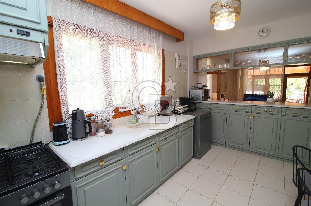 Urla Kalabak'ta Deniz Manzaralı Tam Müstakil 4+1 Villa Satılık