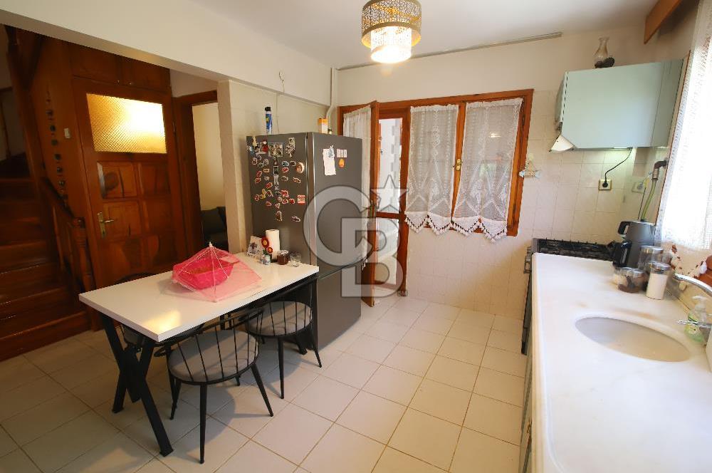 Urla Kalabak'ta Deniz Manzaralı Tam Müstakil 4+1 Villa Satılık