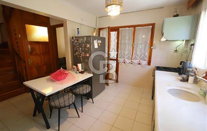 Urla Kalabak'ta Deniz Manzaralı Tam Müstakil 4+1 Villa Satılık