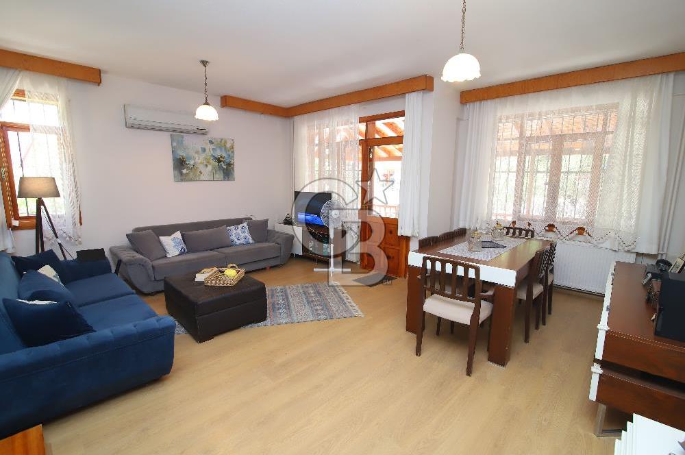 Urla Kalabak'ta Deniz Manzaralı Tam Müstakil 4+1 Villa Satılık