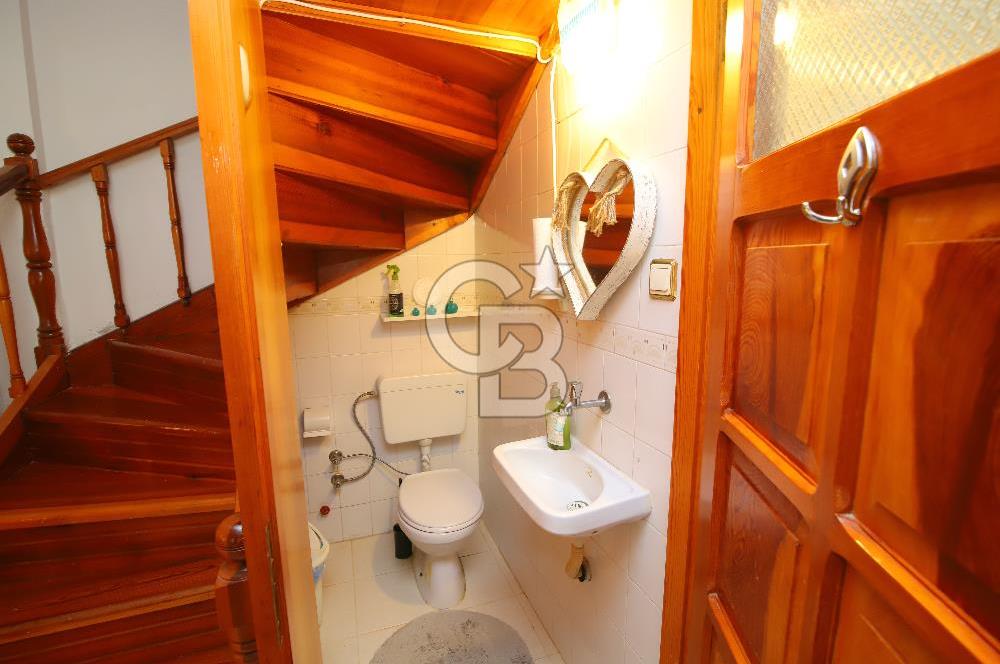 Urla Kalabak'ta Deniz Manzaralı Tam Müstakil 4+1 Villa Satılık
