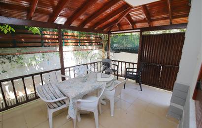 Urla Kalabak'ta Deniz Manzaralı Tam Müstakil 4+1 Villa Satılık