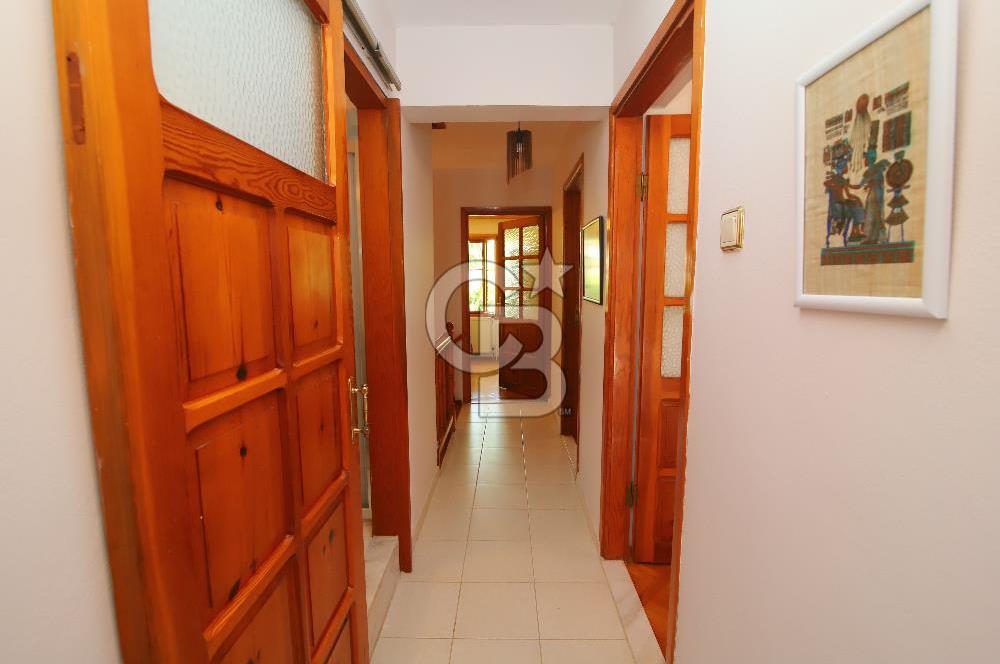 Urla Kalabak'ta Deniz Manzaralı Tam Müstakil 4+1 Villa Satılık