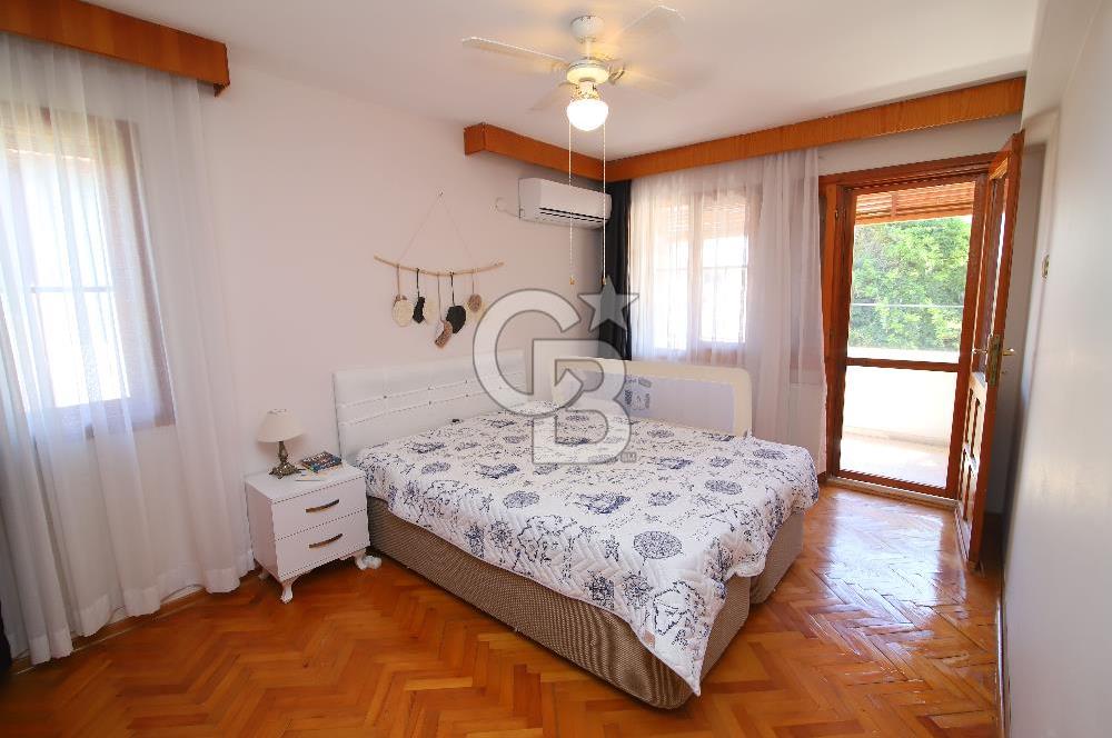 Urla Kalabak'ta Deniz Manzaralı Tam Müstakil 4+1 Villa Satılık