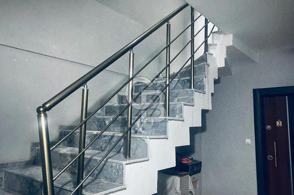 BUCA MENDERES HALK CADDESİNDE EŞYALI SATILIK 1+1  DAİRE